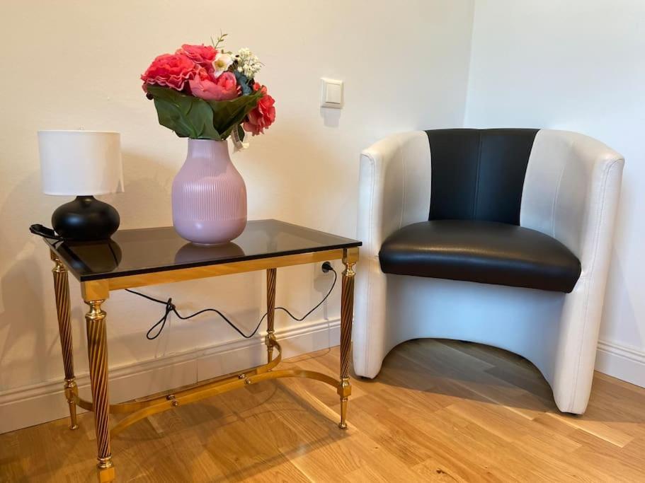 Luxury Apartment With Air Conditioning & Jaccuzzi Near Frankfurt Wiesbaden Hofheim am Taunus Exterior foto